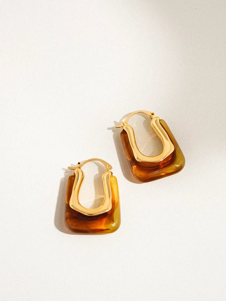 Arete En Forma De U Con Baño De Oro De 18K Acrílico Detalle Minimalista Colección Exclusiva by Yanet Collective