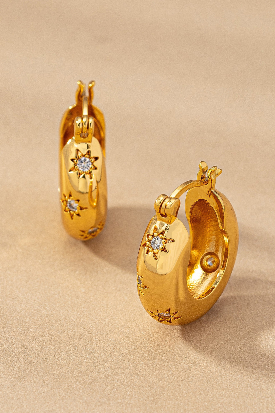 Pendientes de Aro Estrella Brillante - Joyería de Latón Resistente al Agua para Mujer