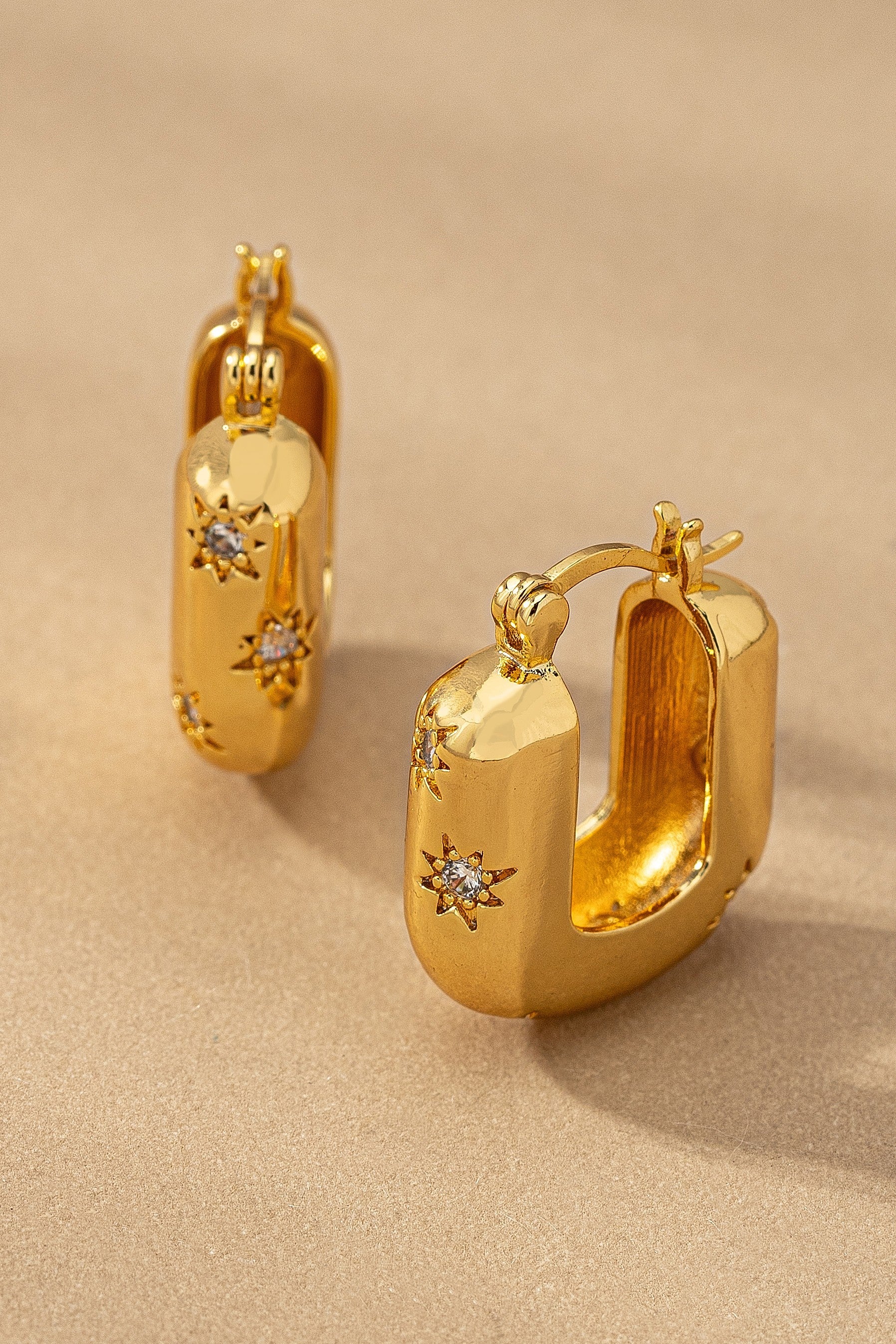 Pendientes de Aro Estrella Brillante - Joyería de Latón Resistente al Agua para Mujer
