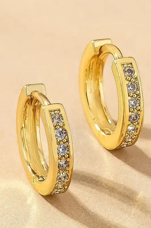 Trio de Aretes Huggie con Cristales, Resistentes al Agua by Yanet Collection