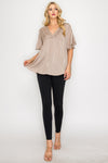 Blusa Holgada con Adorno de Pliegues Beige: Elegancia y Comodidad