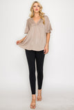 Blusa Holgada con Adorno de Pliegues Beige: Elegancia y Comodidad