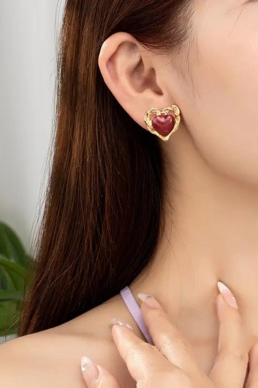 Aretes Stud Corazón Esmaltado con Borde Dorado Trenzado | Estilo Vintage | Marfil y Burdeos by LA3accessories