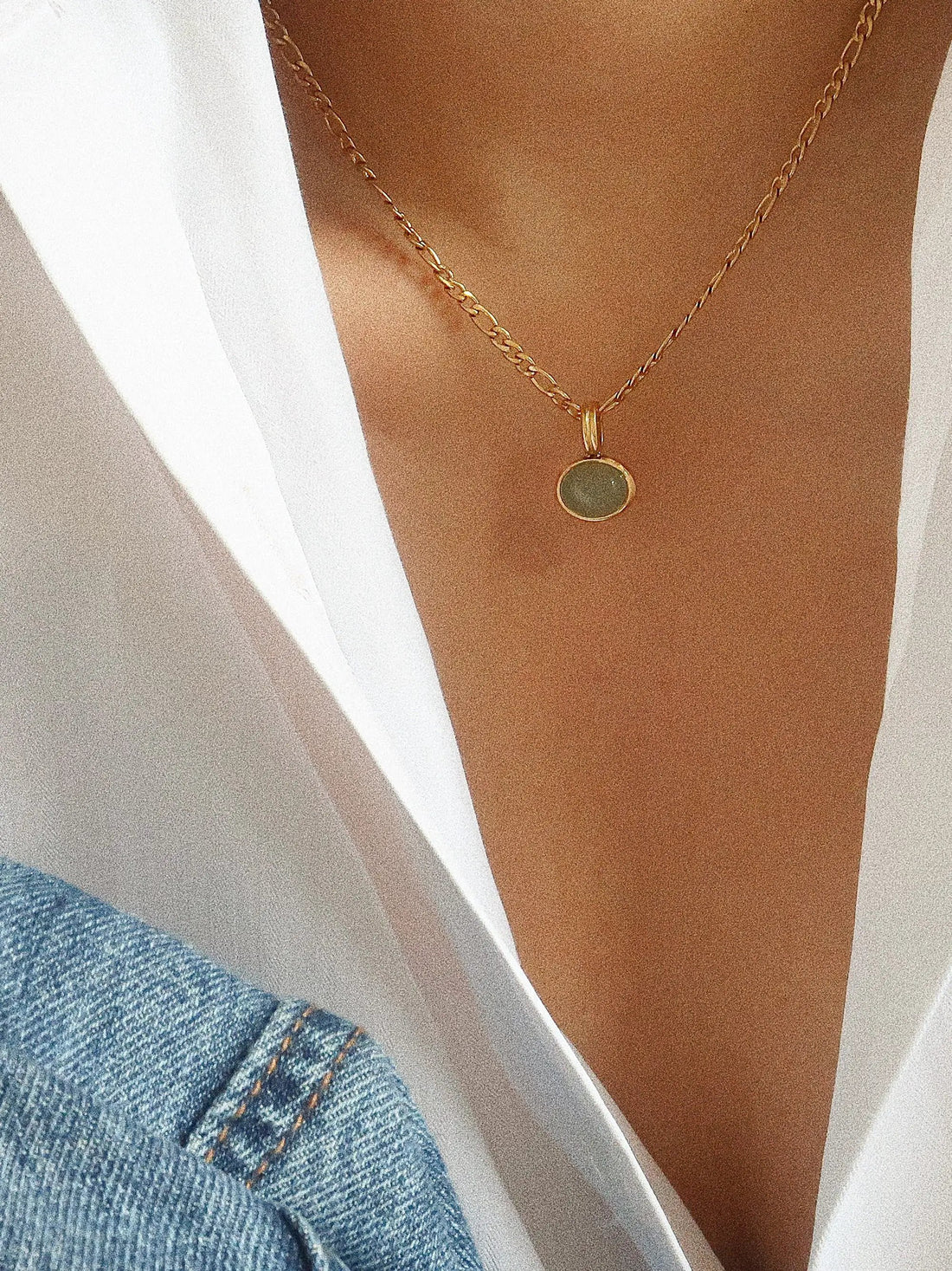 Elegante Collar con Colgante de Piedra Verde para Dama - Baño de Oro 18k by Flanerie