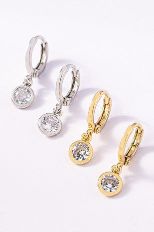 Pendientes de aro Huggie con circonitas engastadas en bisel