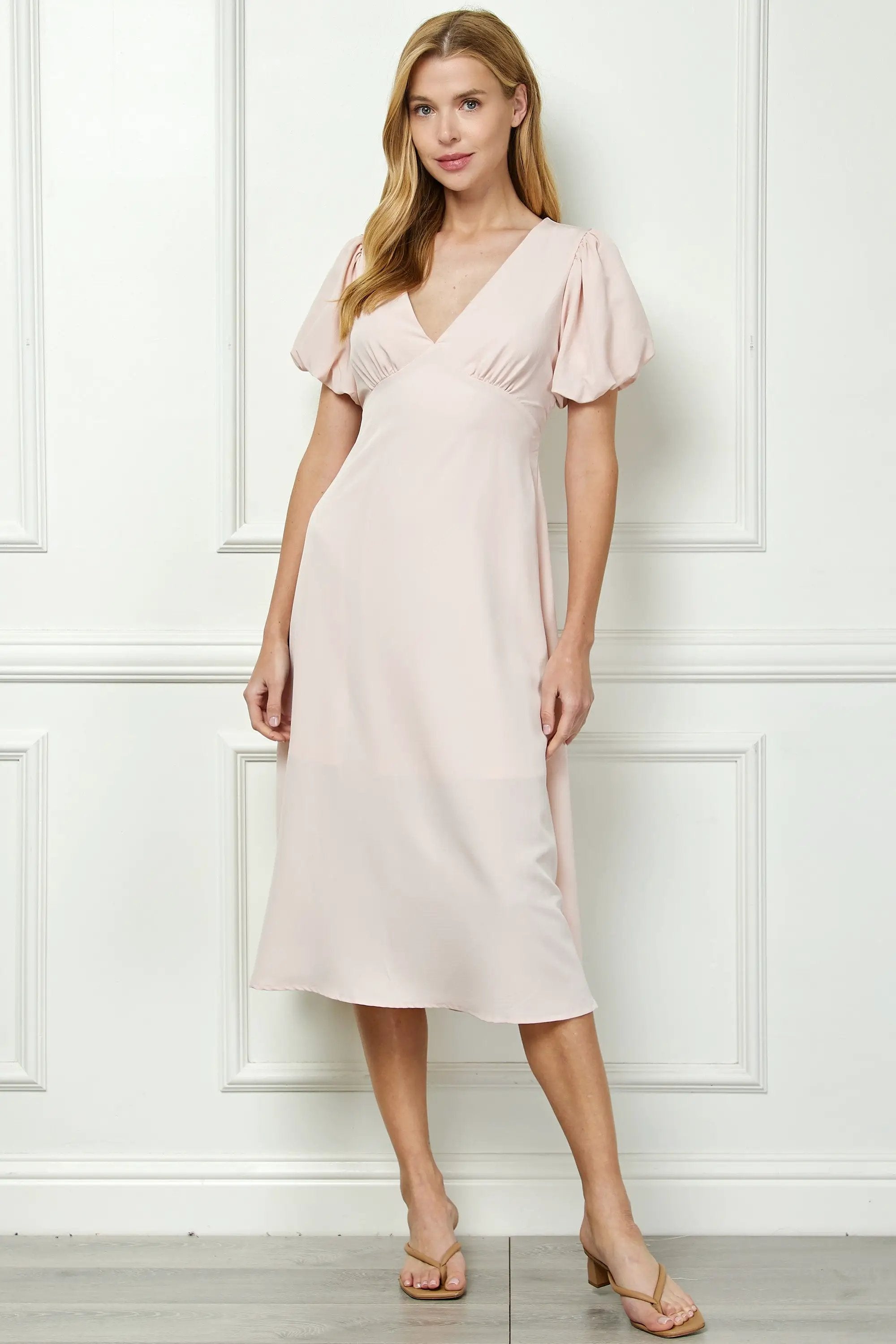 Vestido con Mangas Abullonadas y Escote en V con Lazos en la Espalda by Winslow Collection