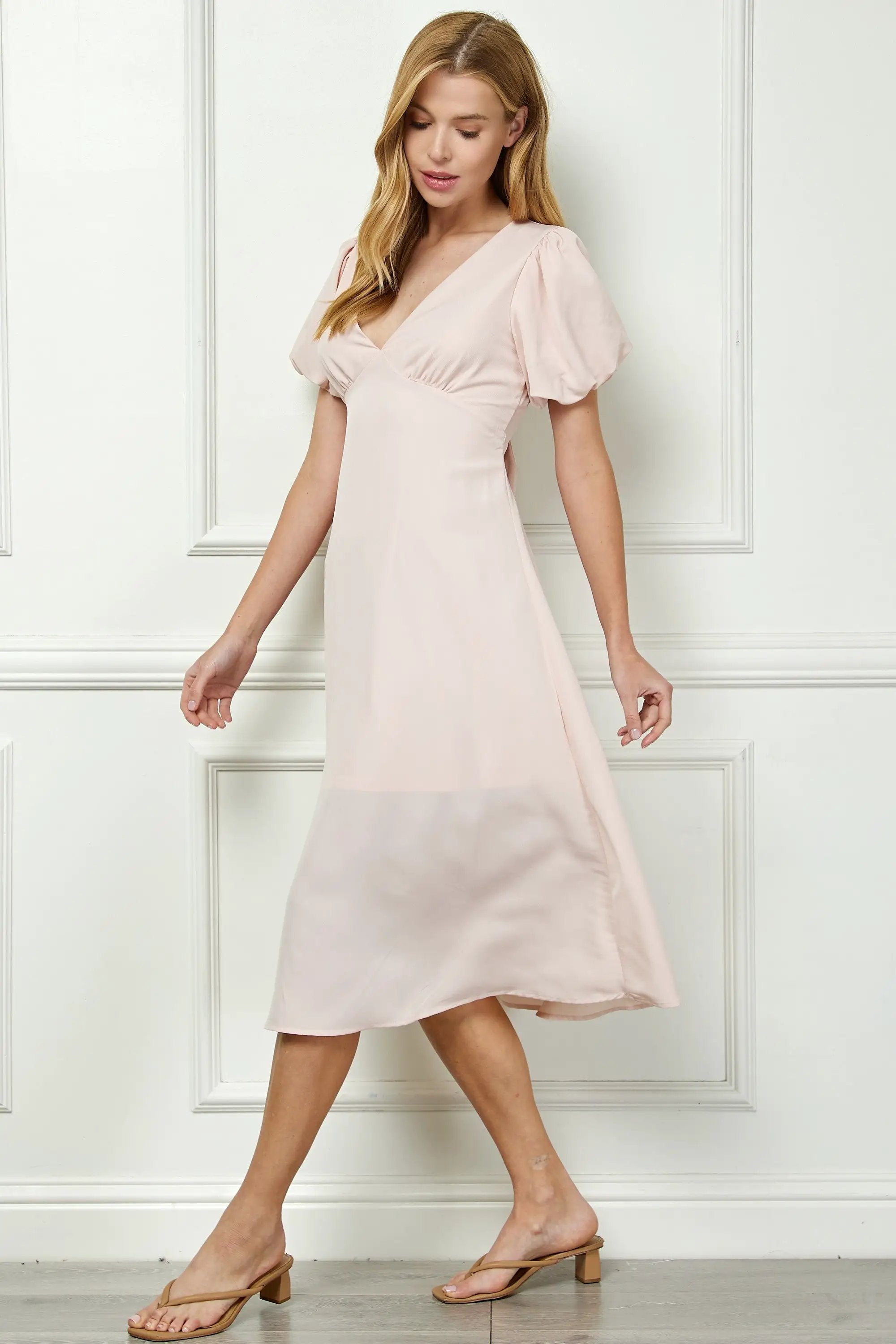 Vestido con Mangas Abullonadas y Escote en V con Lazos en la Espalda by Winslow Collection