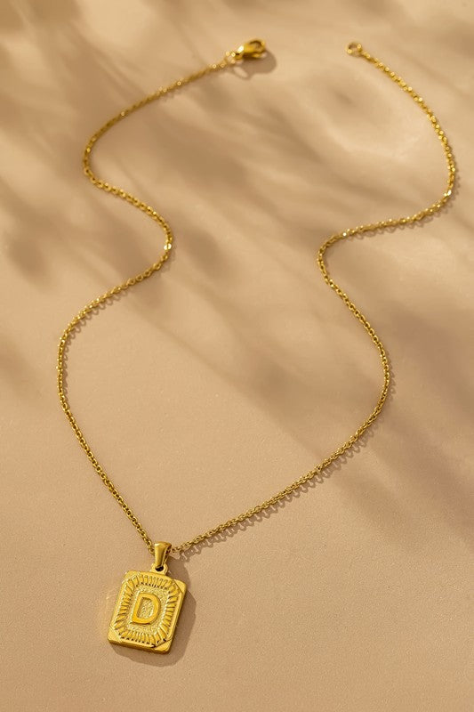 Collar con Inicial en Acero Inoxidable Chapado en Oro | No se Deslustra by LA3accessories