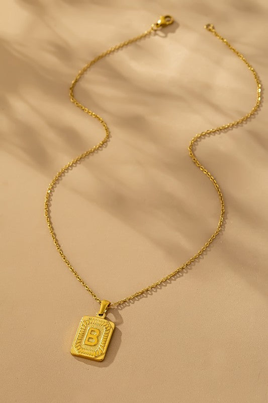 Collar con Inicial en Acero Inoxidable Chapado en Oro | No se Deslustra by LA3accessories
