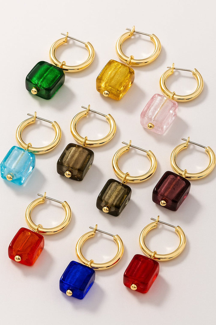 Arracadas Huggies de Cristal Murano Cuadrado Multicolor | Joyería Artesanal con Baño de Oro