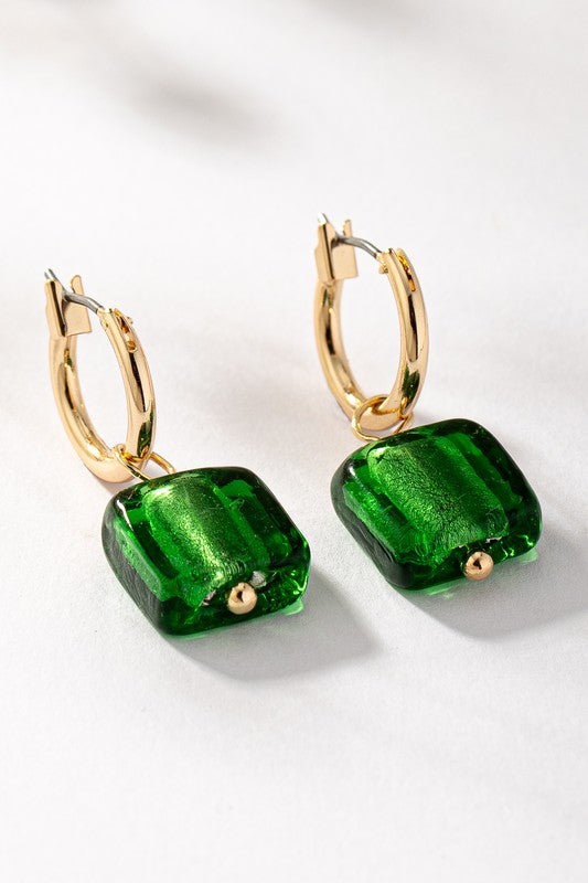 Arracadas Huggies de Cristal Murano Cuadrado Multicolor | Joyería Artesanal con Baño de Oro