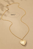 Collar con Colgante de Medallón en Forma de Corazón - Un Toque Romántico