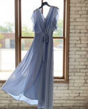 Vestido asimétrico de gasa azul con escote en V y manga corta – Elegante y fluido Hf25a179