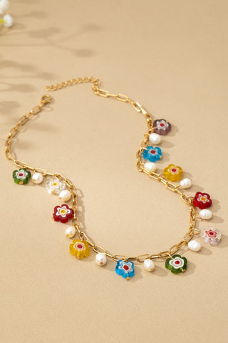 Collar de flor de vidrio esmaltado y perla de agua dulce