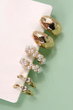 Pendientes de aro Huggie con corte de diamante y tres perlas