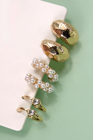 Pendientes de aro Huggie con corte de diamante y tres perlas