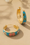 Pendientes de Aro con Flores de Cloisonné: Elegancia Floral Exquisita