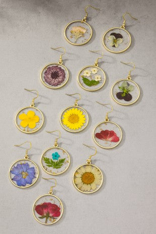 Pendientes colgantes de flores secas con el mes de nacimiento