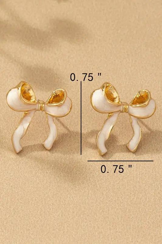 Aretes de Botón Lazo con Esmalte Blanco y Borde Dorado | Diseño Femenino y Delicado | Joyería Elegante by LA3accessories