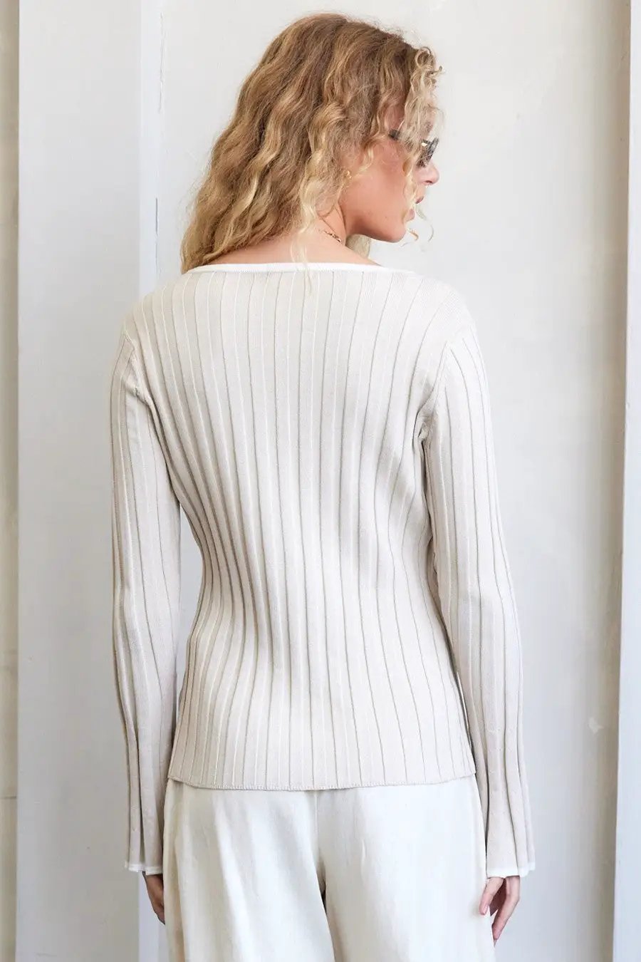 Cardigan Top Sueter Beige Tejido de Canalé 🤍 con Botones Carey y Mangas Acampanadas | Ribbed Knit Top by Yanet Collective