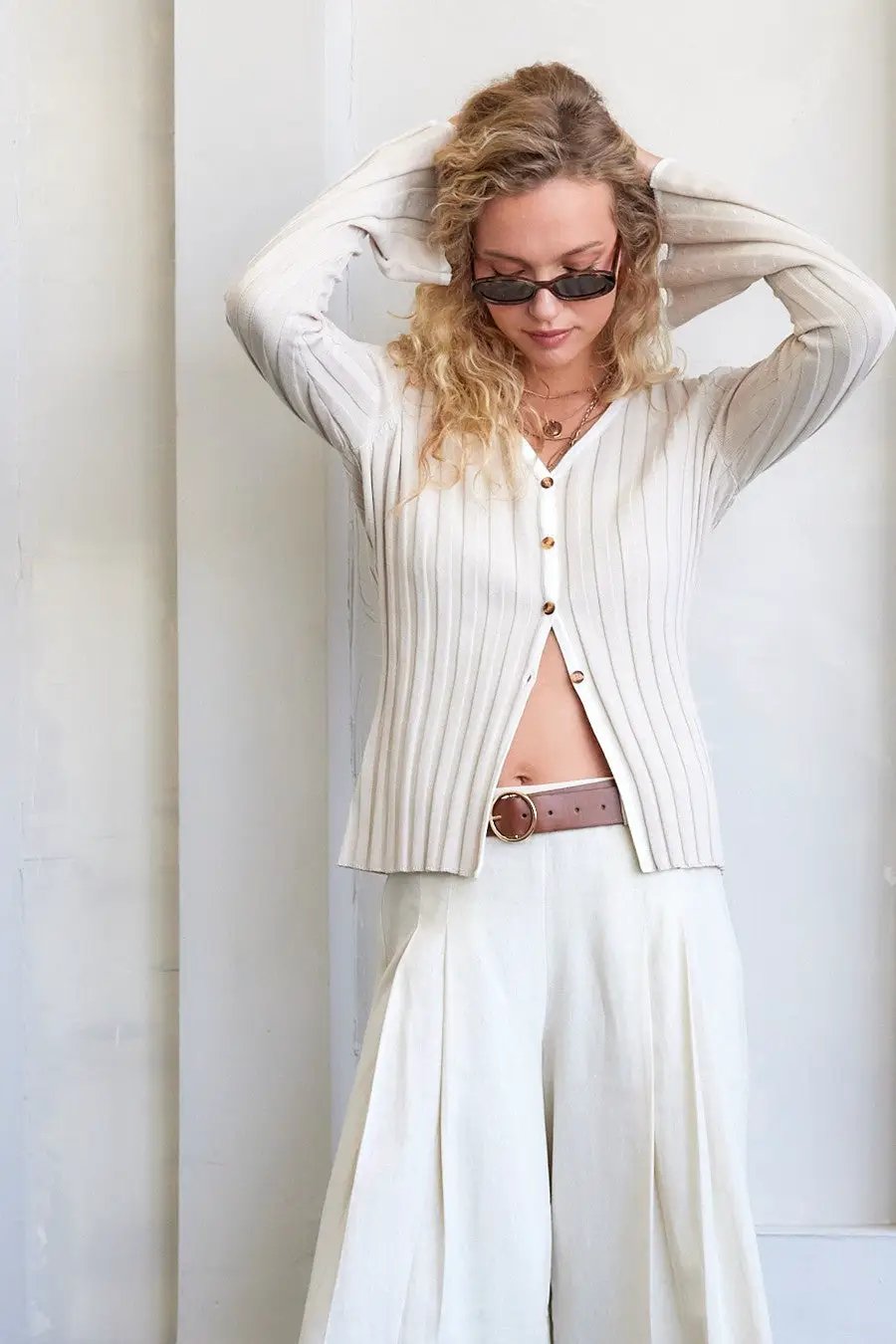 Cardigan Top Sueter Beige Tejido de Canalé 🤍 con Botones Carey y Mangas Acampanadas | Ribbed Knit Top by Yanet Collective