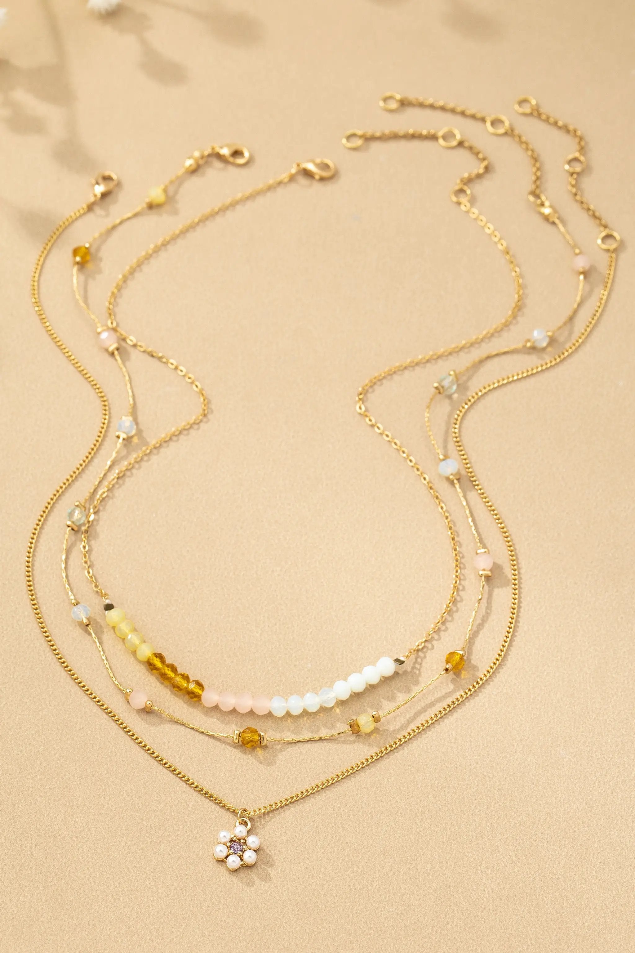 Collar Floral de Cuentas de Cristal Impermeable de 3 Filas: Elegancia y Estilo Duraderos by Yanet Collective