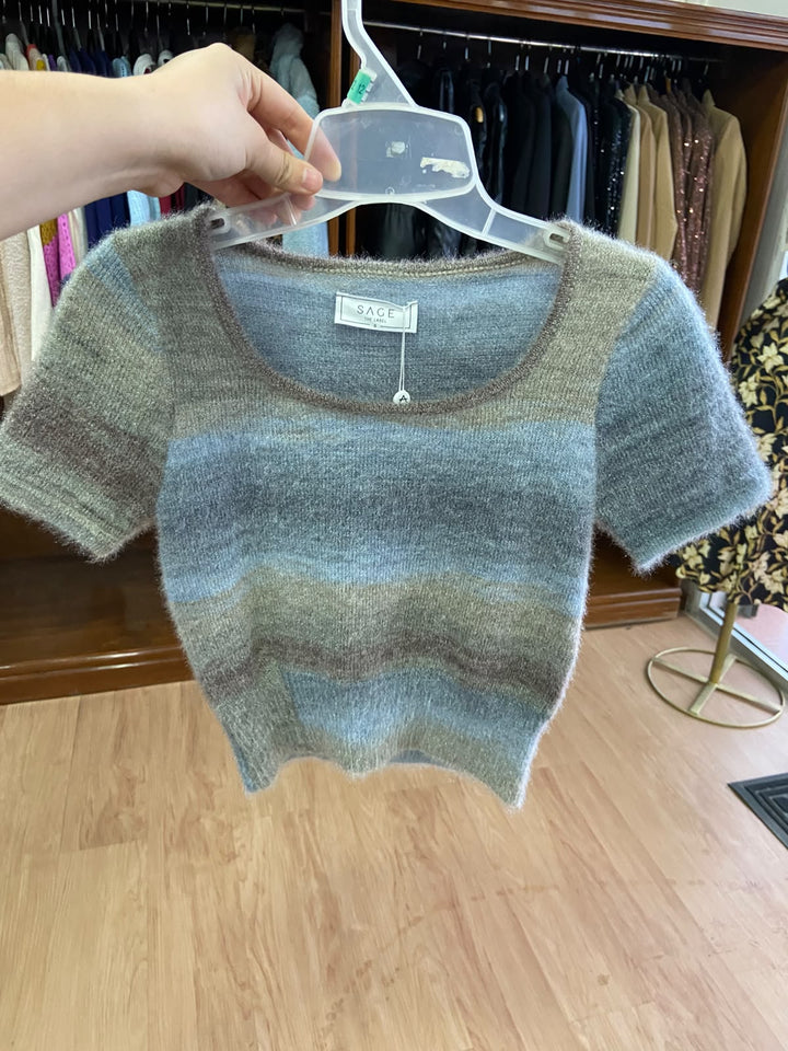 Top de Punto Sage con Detalles a Rayas - Estilo Boutique