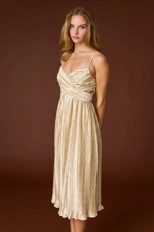 Vestido Midi Tirantes con Detalle Envolvente Tela Plisada by Yanet Collection
