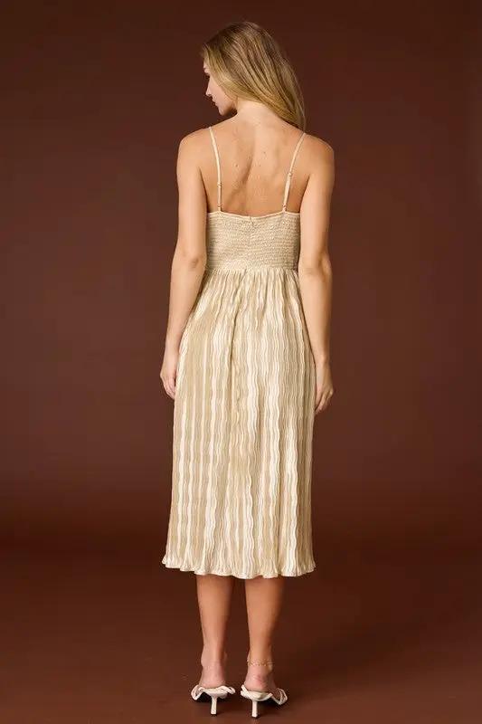 Vestido Midi Tirantes con Detalle Envolvente Tela Plisada by Yanet Collection