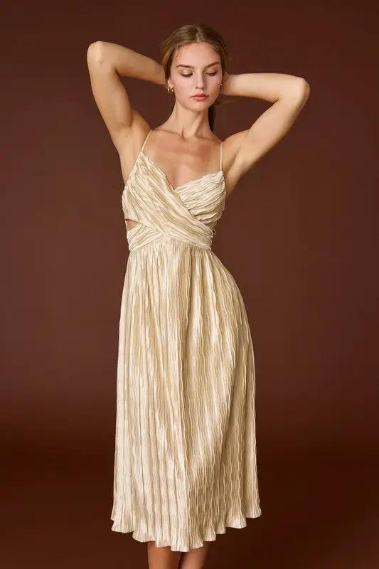 Vestido Midi Tirantes con Detalle Envolvente Tela Plisada by Yanet Collection