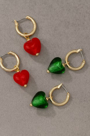 Pendientes Huggie con forma de corazón de cristal esmaltado de Murano