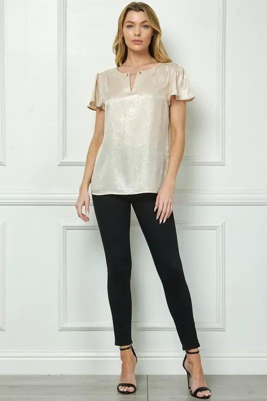 Blusa Elegante con Manga Lentejuelas y Detalle Dorado Beige by Yanet Collective