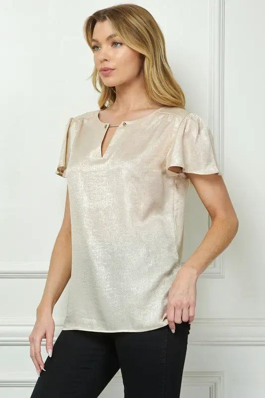 Blusa Elegante con Manga Lentejuelas y Detalle Dorado Beige by Yanet Collective