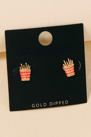Aretes tipo stud con diseño de papas fritas en resina y baño de oro