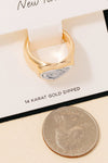 Anillo de Banda con Corazón de Cerámica Azul Sumergido en Oro