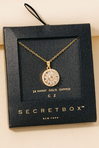 Collar con Colgante de Sol con Halo de Circonita Cúbica Sumergido en Oro - Elegancia Secreta