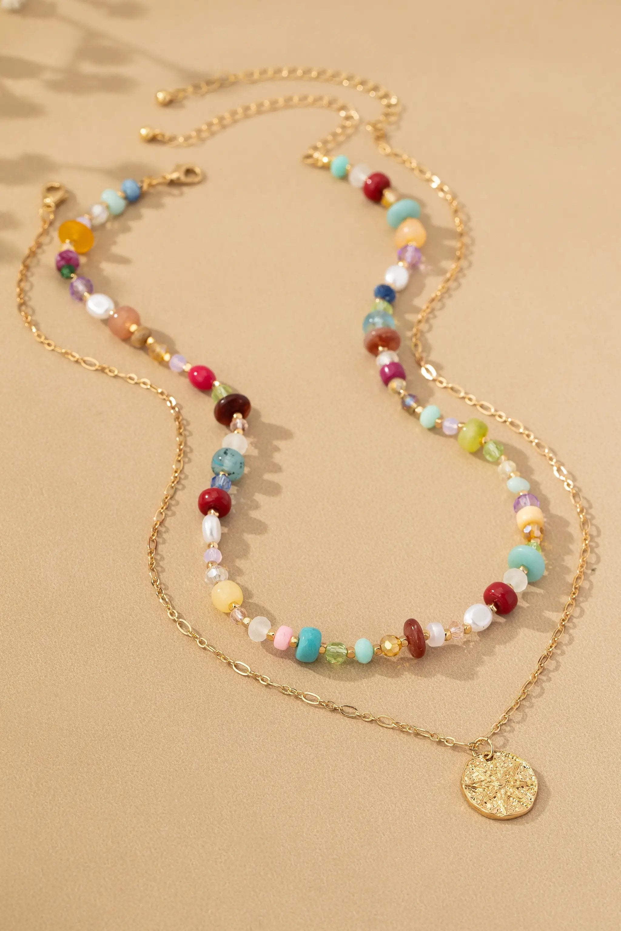 Collar de Cuentas Multicolor de 2 Hileras con Colgante de Estrella: Elegancia Bohemia by Yanet Collective