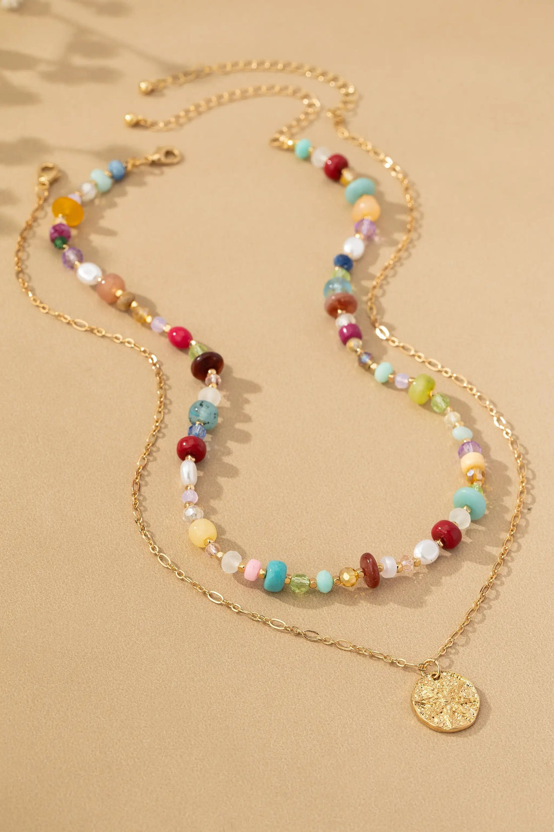 Collar de Cuentas Multicolor de 2 Hileras con Colgante de Estrella: Elegancia Bohemia by Yanet Collective