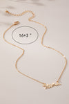 Collar con Colgante "Mamá" de Latón Cepillado - Elegancia en Cada Detalle