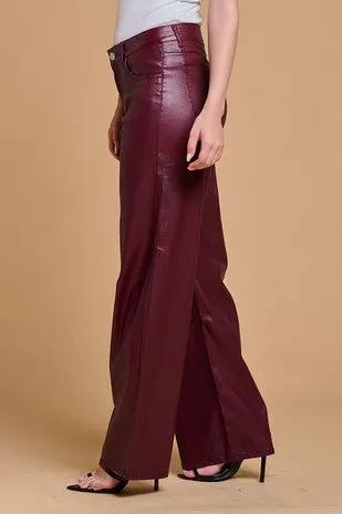 Pantalón de Piel Sintético Stretch Corte Amplio Burgundy Vino Rojo Pierna Ancha by Yanet Collective