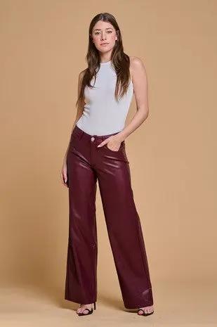 Pantalón de Piel Sintético Stretch Corte Amplio Burgundy Vino Rojo Pierna Ancha by Yanet Collective