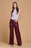 Pantalón de Piel Sintético Stretch Corte Amplio Burgundy Vino Rojo Pierna Ancha