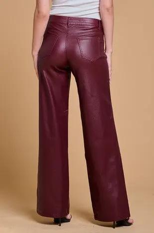 Pantalón de Piel Sintético Stretch Corte Amplio Burgundy Vino Rojo Pierna Ancha by Yanet Collective