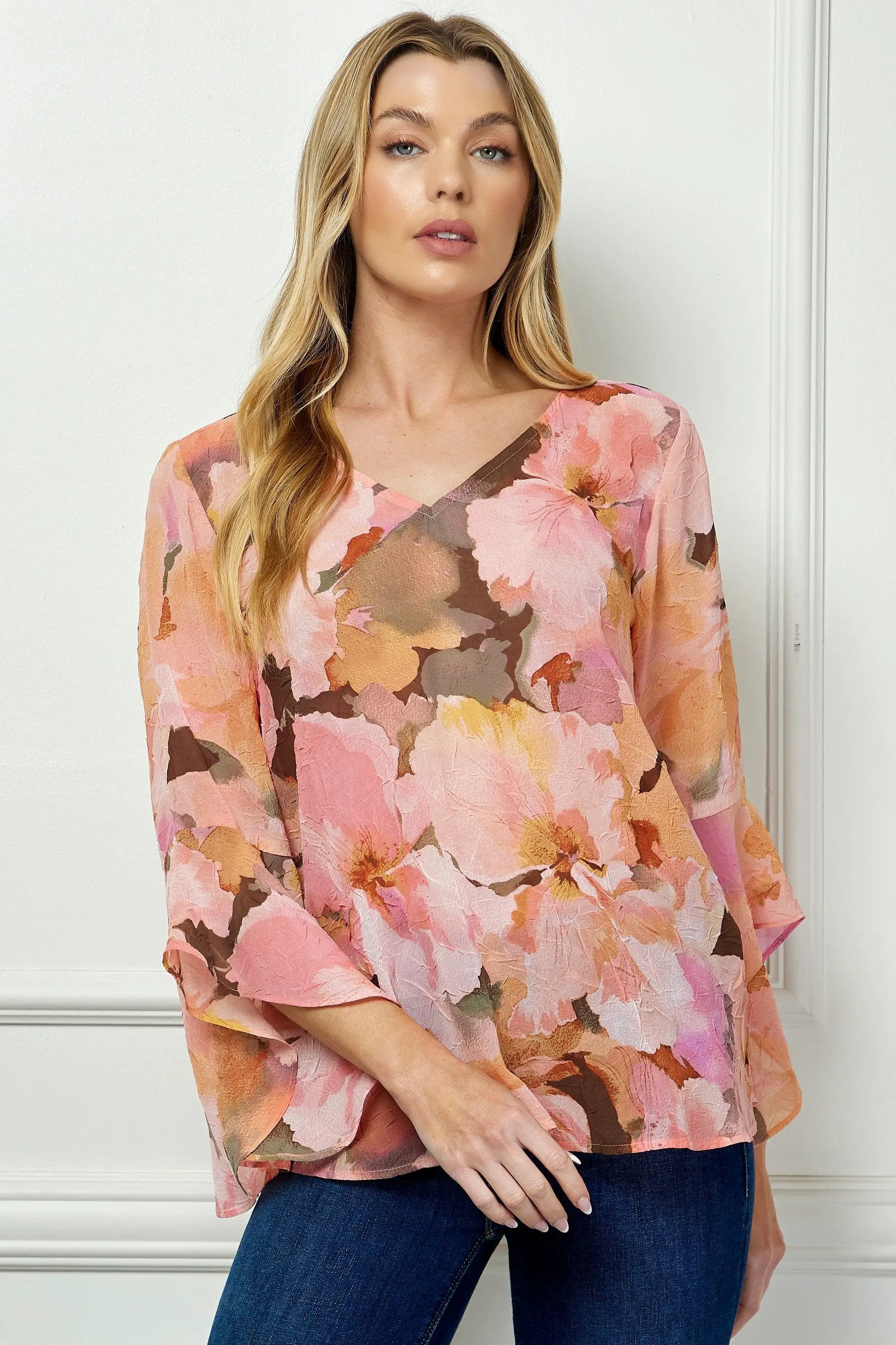 Elegante Blusa con Volantes y Cuello en V by Yanet Collective