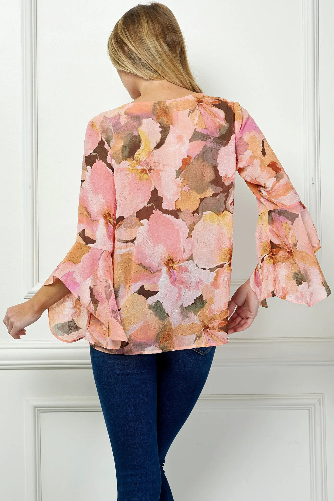 Elegante Blusa con Volantes y Cuello en V by Yanet Collective