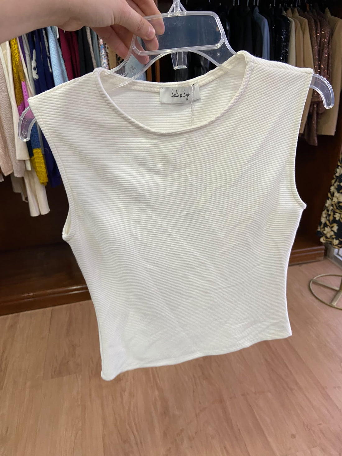 Top Sin Mangas Crema con Textura Acanalada - Estilo Boutique