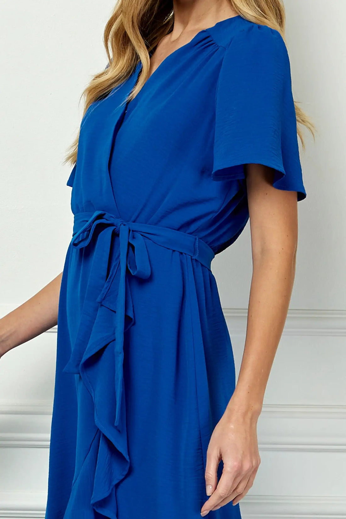 Vestido Clásico Elegancia Faux Wrap: Sofisticación y Estilo Atemporal by Yanet Collective