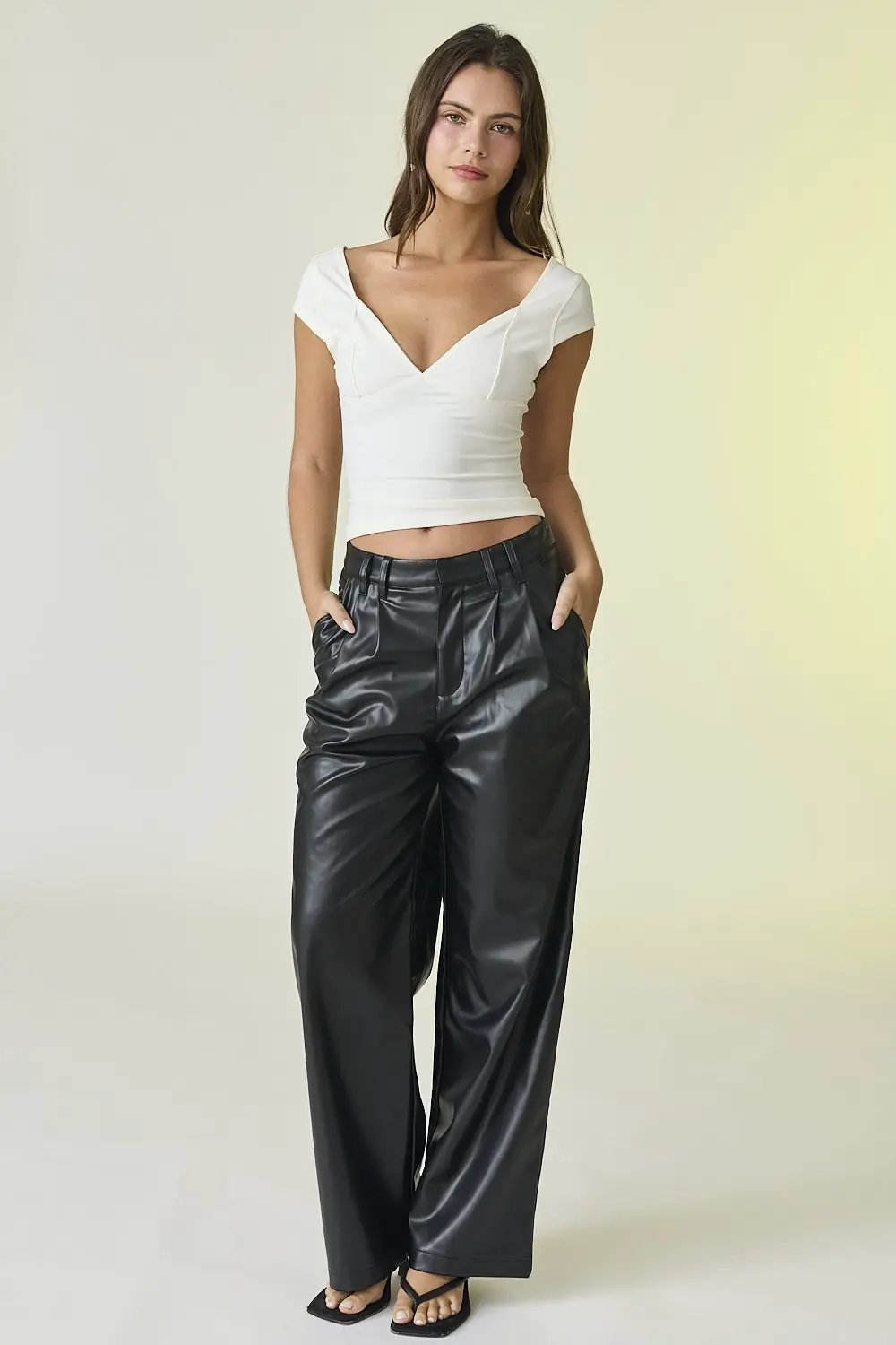 Pantalón Negro Pierna Ancha de Piel Sintética para Mujer by Papermoon