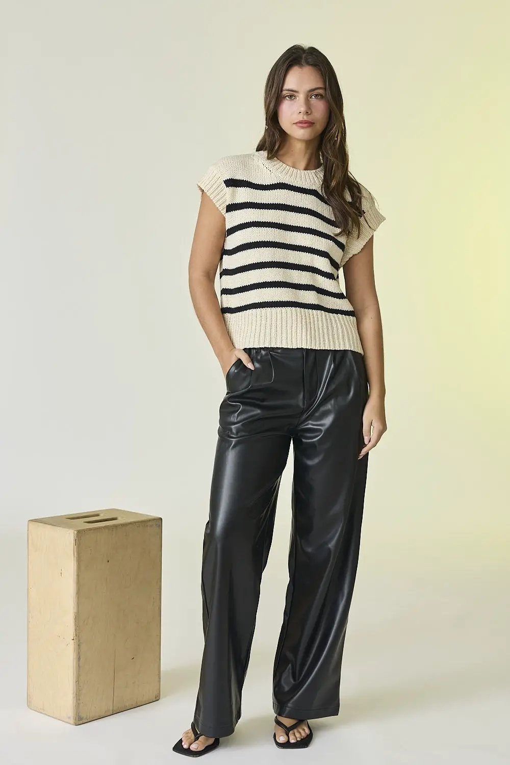 Pantalón Negro Pierna Ancha de Piel Sintética para Mujer by Papermoon