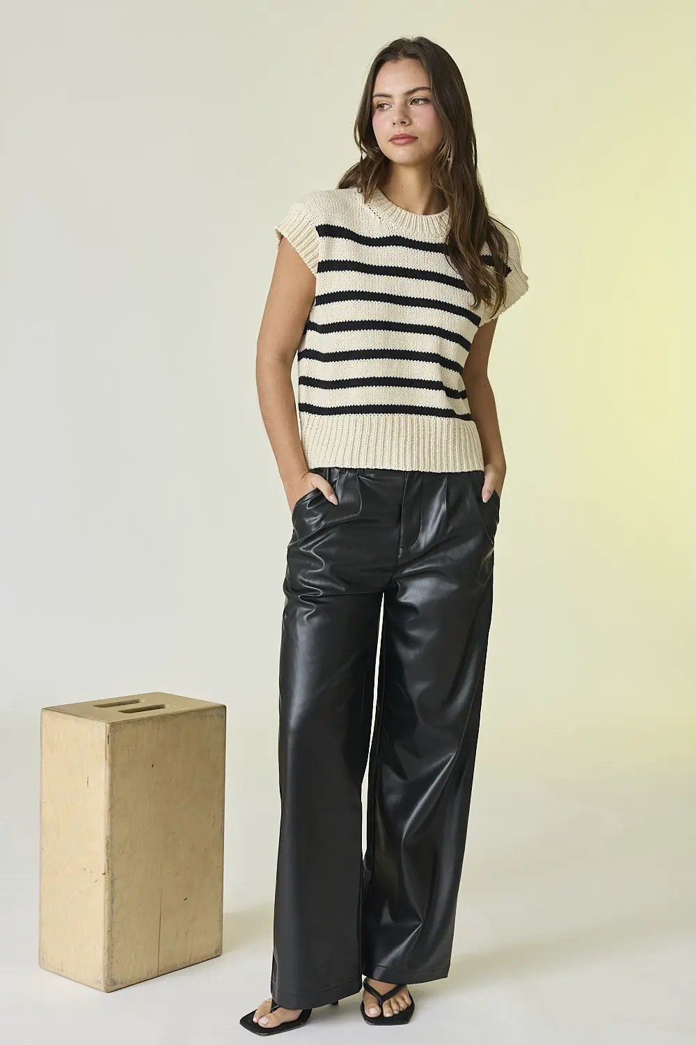 Pantalón Negro Pierna Ancha de Piel Sintética para Mujer by Papermoon